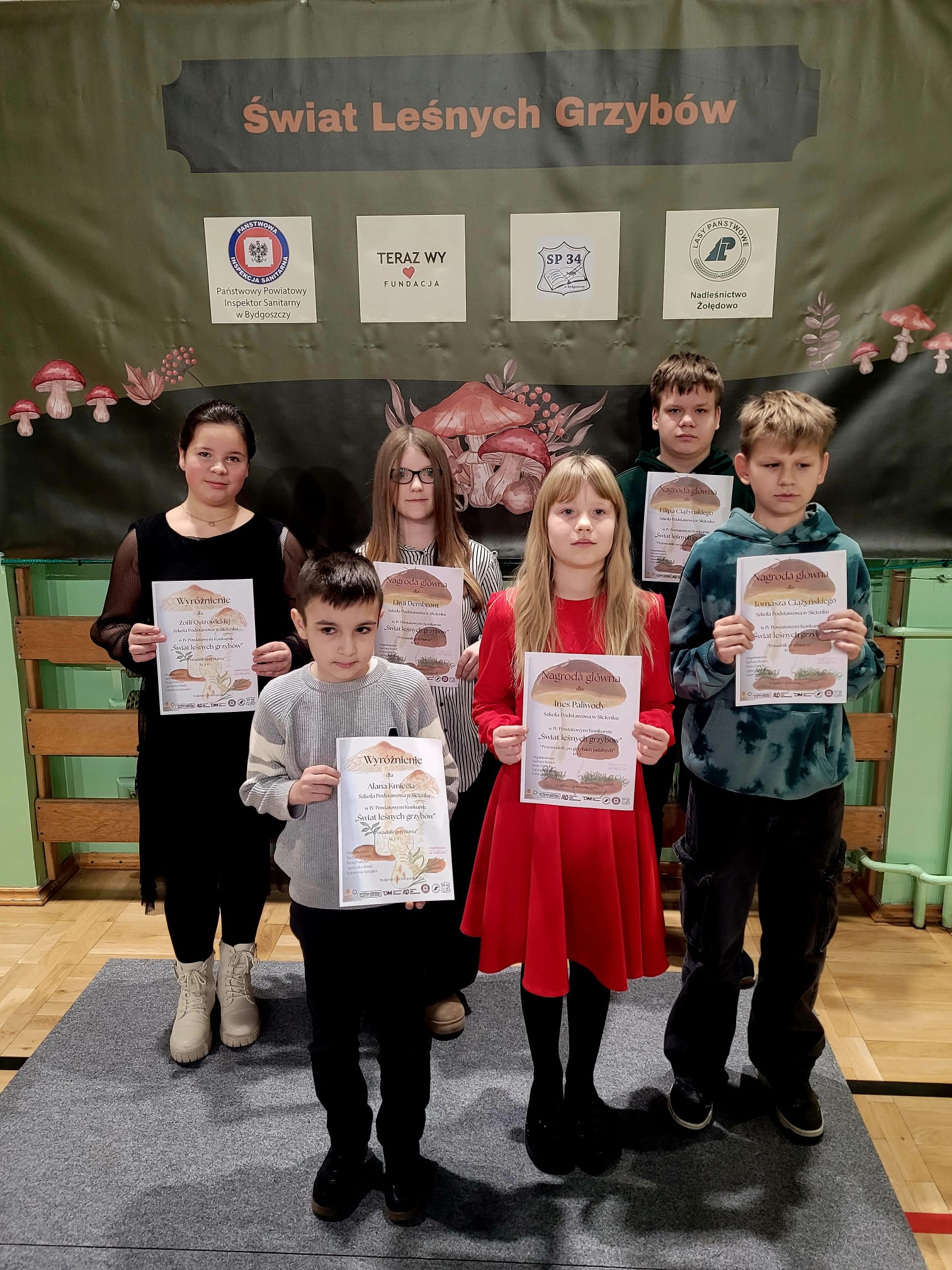 Zdjęcie obrazujące aktualność: Sukces naszych uczniów w konkursie Świat leśnych grzybów 